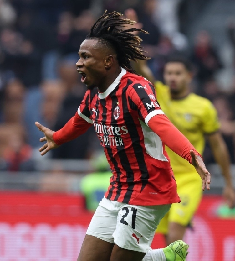 米乐官方在线入口包含赛地聚焦——社区盾今晨热度飙升；AC米兰临场应变；信心回归；临场指挥获称赞的词条